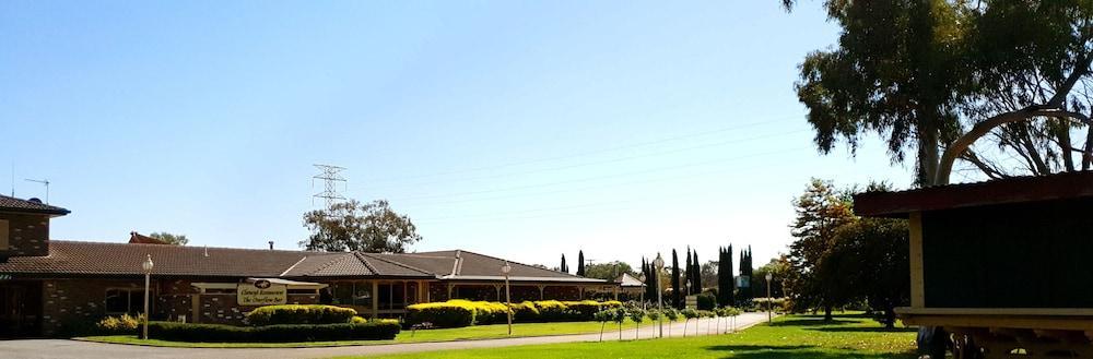 Quality Inn Carriage House Вага Вага Екстериор снимка