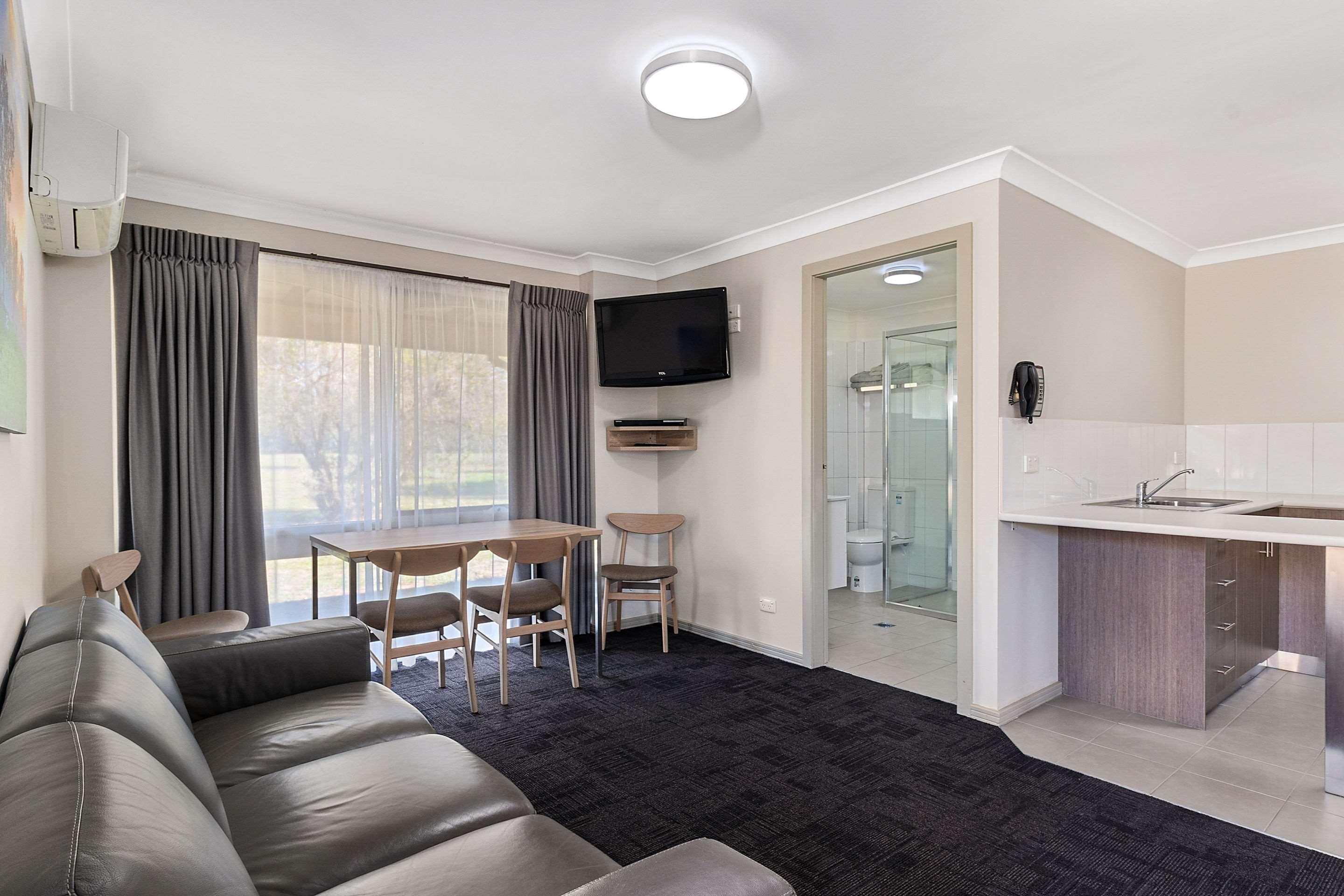 Quality Inn Carriage House Вага Вага Екстериор снимка
