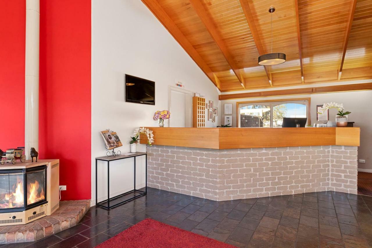 Quality Inn Carriage House Вага Вага Екстериор снимка